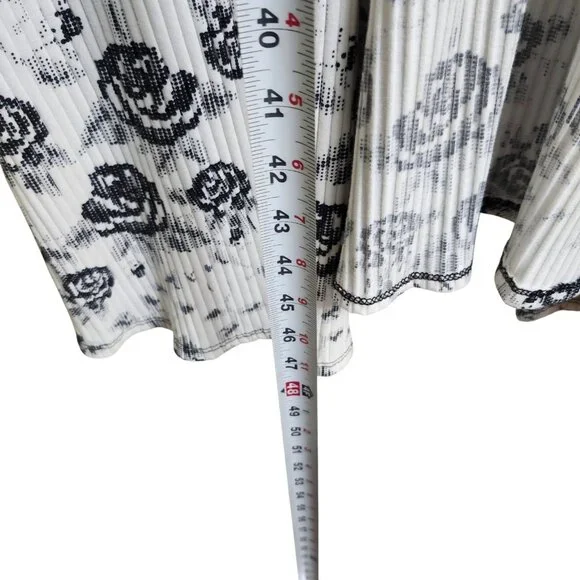 LuLaRoe Plus Size 3X Joy Open Long Longline Vest Cardigan Rose Print Black White - Picture 11 of 12